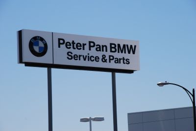 Peter Pan er blevet voksen og sælger BMW syd for San Francisco
