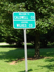 Amtsgrænsen mellem Wilkes pog Caldwell amter.