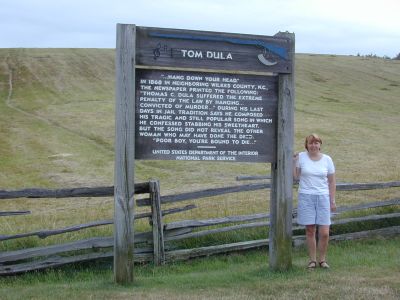 Dorte at the Tom Dooley sign