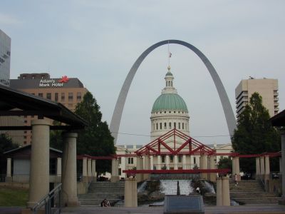 Old Courthouse and Arch. A well know St. Louis motiv.
